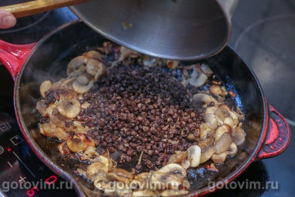 Чёрная чечевица с жареными грибами Чёрная чечевица с жареными грибами