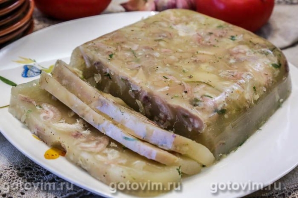 Мужужи из свиных ножек (холодец по-грузински) Мужужи из свиных ножек (холодец по-грузински)