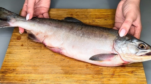 Горбушу теперь покупаю килограммами. Сочная рыбка с вкусной начинкой: съедается за считанные минуты Горбушу теперь покупаю килограммами. Сочная рыбка с вкусной начинкой: съедается за считанные минуты