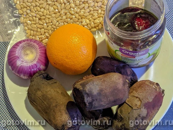 Салат из свёклы с черносливом, апельсином и кедровыми орешками