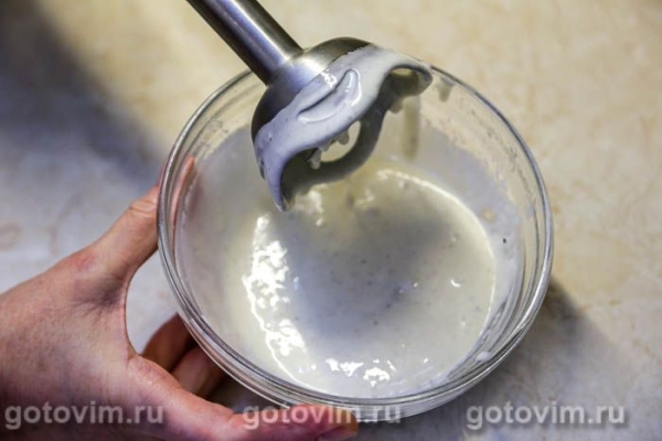 Жареная отбивная из свинины с соусом горгонзола