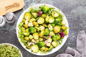 Салат с авокадо и брюссельской капустой Салат с авокадо и брюссельской капустой