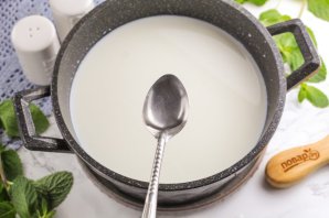 Домашний сыр с зеленью и чесноком Домашний сыр с зеленью и чесноком