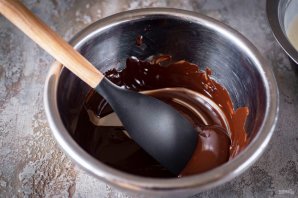 Шоколадный чизкейк с выпечкой