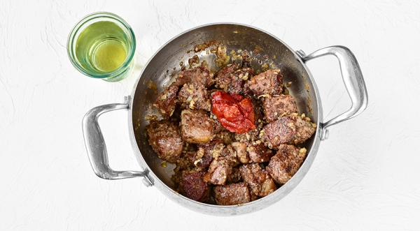 Тушеная говяжья лопатка, пошаговый рецепт с фото на 404 ккал