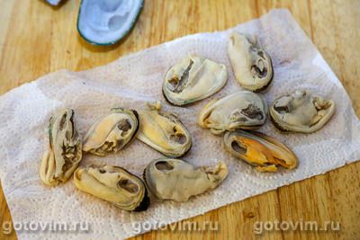 Мидии с сырным соусом бешамель, запеченные в раковинах