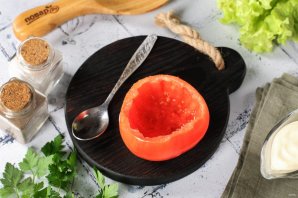 Помидоры фаршированные мясным салатом Помидоры фаршированные мясным салатом