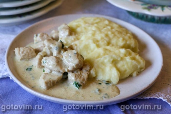 Индейка в сливочном соусе с сыром с голубой плесенью Индейка в сливочном соусе с сыром с голубой плесенью