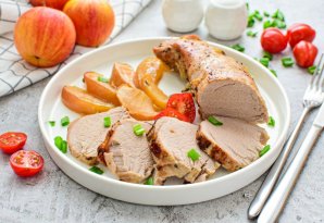 Свиная вырезка с яблоками и корицей Свиная вырезка с яблоками и корицей