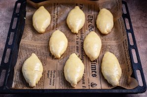 Печеные пирожки с яблоками