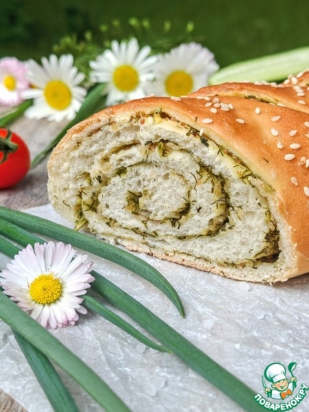 Батон с ветчиной, чесноком и зеленью