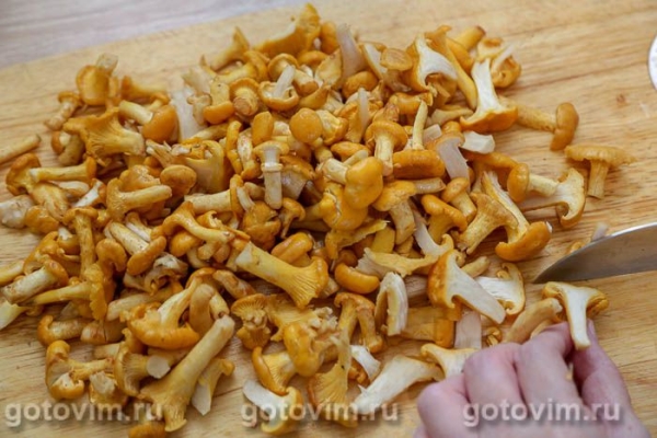 Молодой картофель, жаренный дольками с лисичками в мультиварке Молодой картофель, жаренный дольками с лисичками в мультиварке