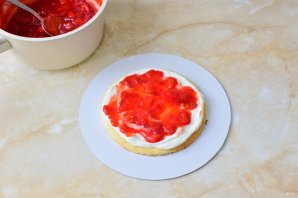 Торт молочная девочка с клубникой