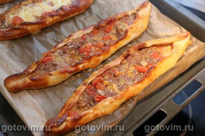 Турецкая лепешка пиде с фаршем (Kiymali Pide)
