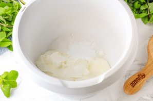 Крем из вареной сгущенки и сметаны Крем из вареной сгущенки и сметаны