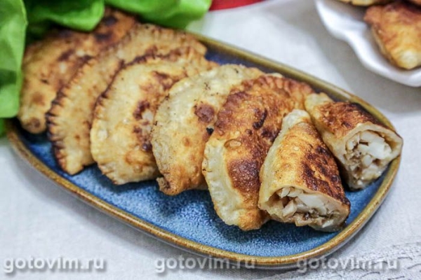 Чебуреки с кальмарами и яйцом Чебуреки с кальмарами и яйцом