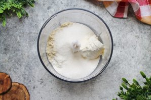 Десерт из клубники и ревеня