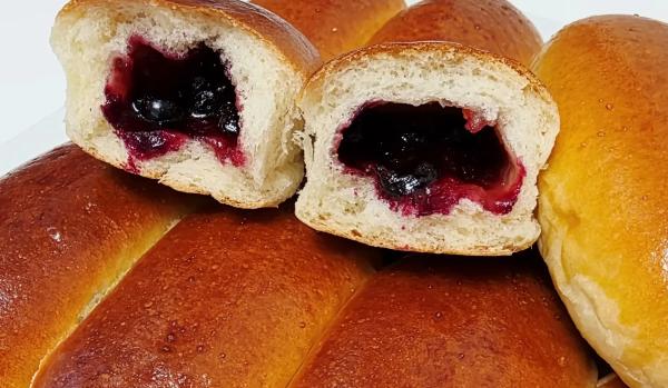 3 правила идеальной начинки: как приготовить сочные пирожки с замороженными ягодами, чтобы они не вытекли в духовке