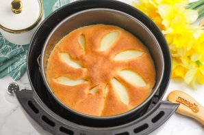 Шарлотка с грушами в аэрогриле