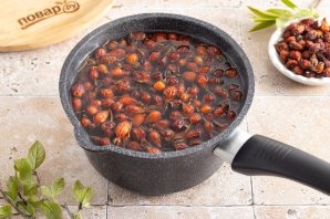 Компот из шиповника сушеного Компот из шиповника сушеного