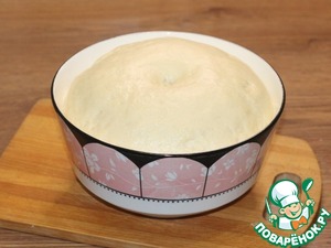 Слоеные пирожки с луком и картошкой