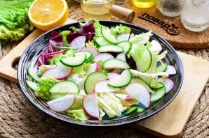 Салат с кукурузой и слабосоленой семгой Салат с кукурузой и слабосоленой семгой