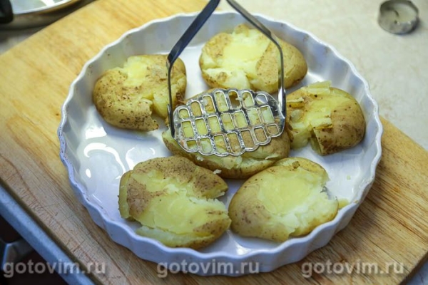 Мятый картофель с жареным луком и сыром Мятый картофель с жареным луком и сыром