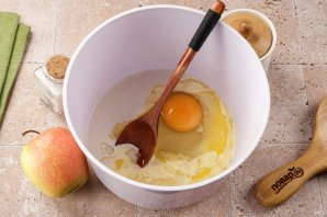 Пирог на дрожжах с яблоками Пирог на дрожжах с яблоками