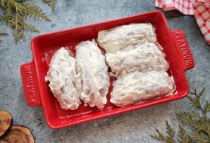 Куриные рулетики с грибами, маслинами и сыром Куриные рулетики с грибами, маслинами и сыром