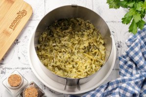 Слоеный салат с куриной печенью Слоеный салат с куриной печенью