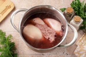 Салат с кальмаром, креветками и огурцом Салат с кальмаром, креветками и огурцом