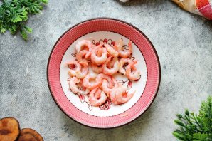 Новогодний салат с креветками Новогодний салат с креветками