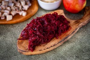 Селедка под шубой с яблоками