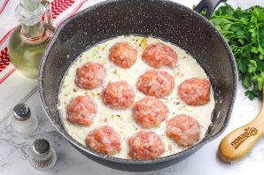 Ежики в сливочном соусе