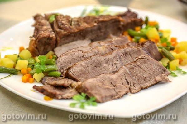 Говядина с шалфеем, запеченная в рукаве