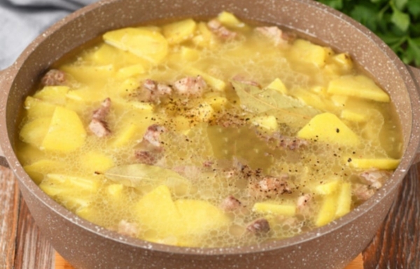 Тушеная картошка с мясом. Как приготовить её очень вкусно Тушеная картошка с мясом. Как приготовить её очень вкусно