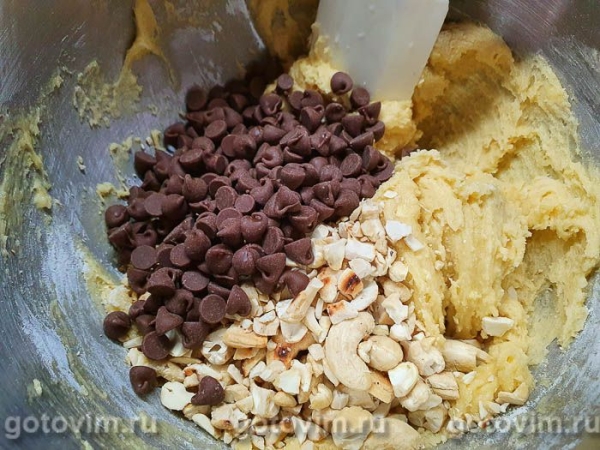 Печенье с шоколадными каплями и кешью