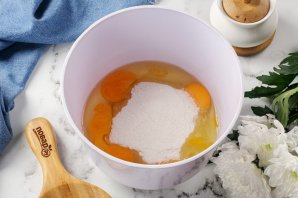 Бисквит на кипятке в мультиварке Бисквит на кипятке в мультиварке