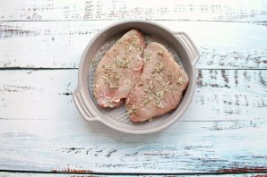 Грудка индейки со шпинатом и крем-чизом Грудка индейки со шпинатом и крем-чизом