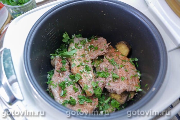 Мясо с баклажанами по‑грузински в мультиварке