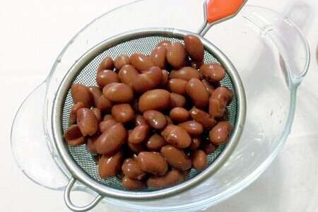 Салат с курицей, ананасом и красной фасолью Салат с курицей, ананасом и красной фасолью