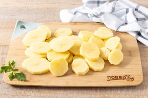 Лисички, запеченные в сметане с картофелем Лисички, запеченные в сметане с картофелем