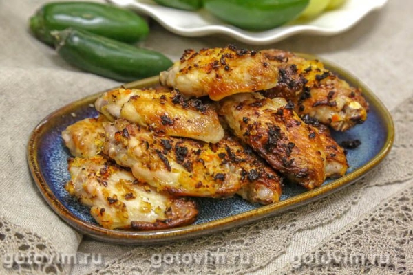 Куриные крылышки в маринаде с чили и сладким перцем Куриные крылышки в маринаде с чили и сладким перцем