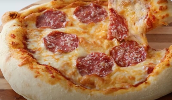 Вы никогда не будете покупать пиццу, если узнаете этот способ. Рецепт без замешивания Вы никогда не будете покупать пиццу, если узнаете этот способ. Рецепт без замешивания