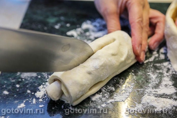 Лодочки из слоеного теста с ветчиной и сыром Лодочки из слоеного теста с ветчиной и сыром