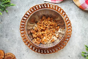 Салат "Арбузная долька" с курицей и грибами