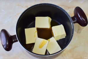 Медовик с черносливом и грецкими орехами