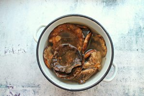 Маринованные черные грузди Маринованные черные грузди