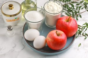 Яблочный пирог на сковороде Яблочный пирог на сковороде