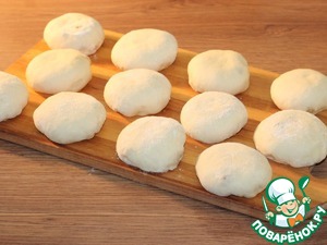 Сладкие пасхальные крученки с изюмом